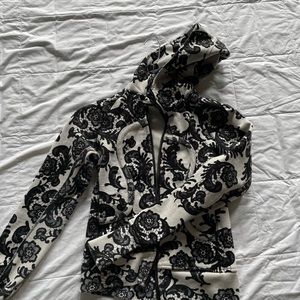 Lululemon Scuba hoodie in a beautiful pattern